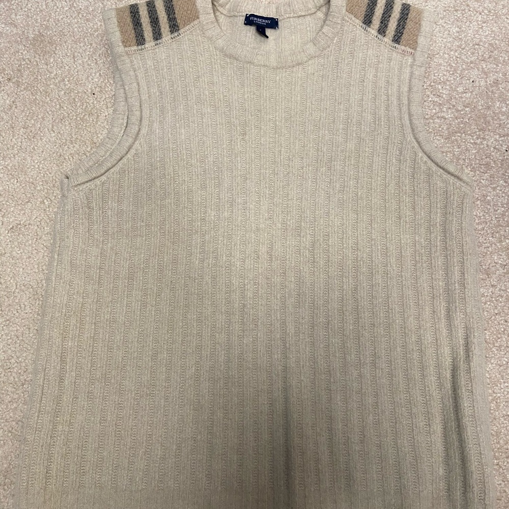 Burberry Beige Sleeveless vest!